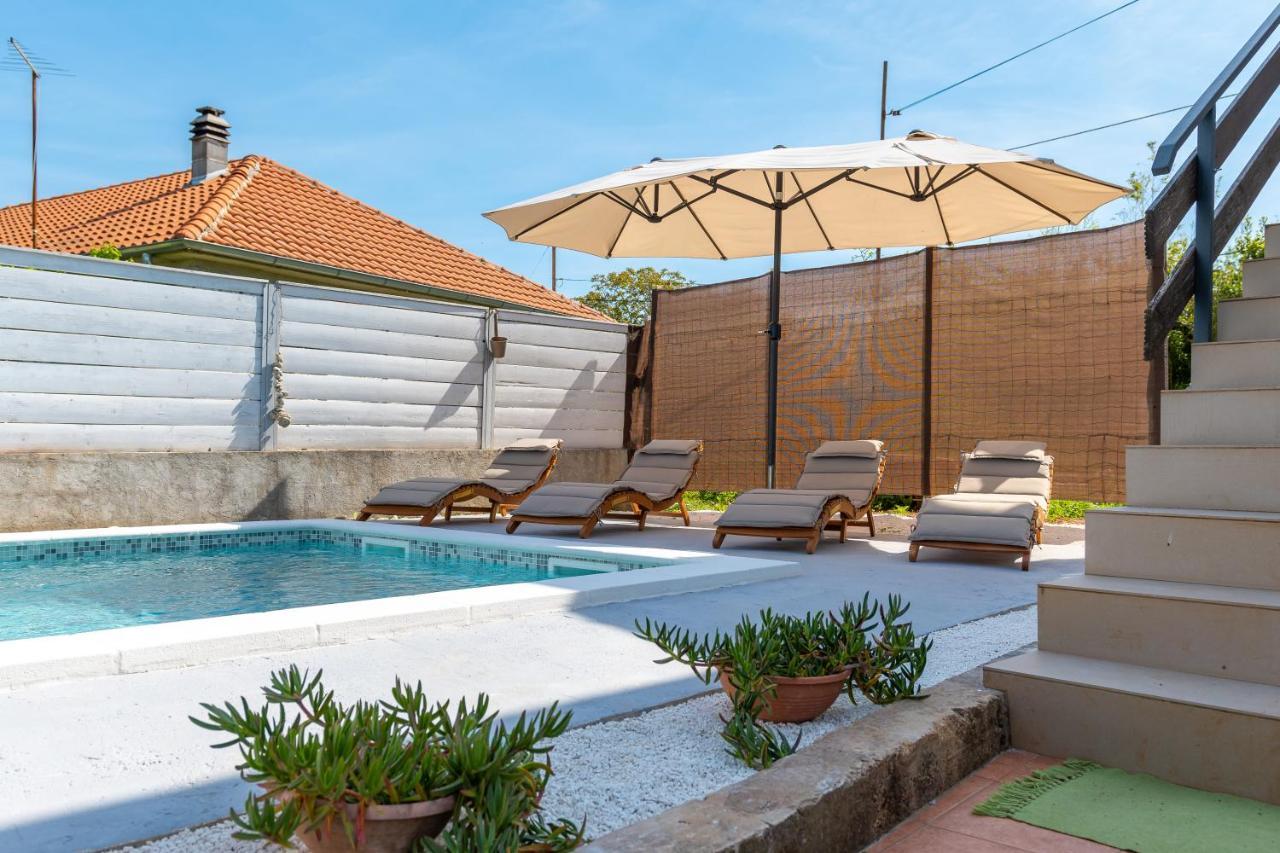 Apartment Adriana On Peaceful Location With Pool Pula Ngoại thất bức ảnh