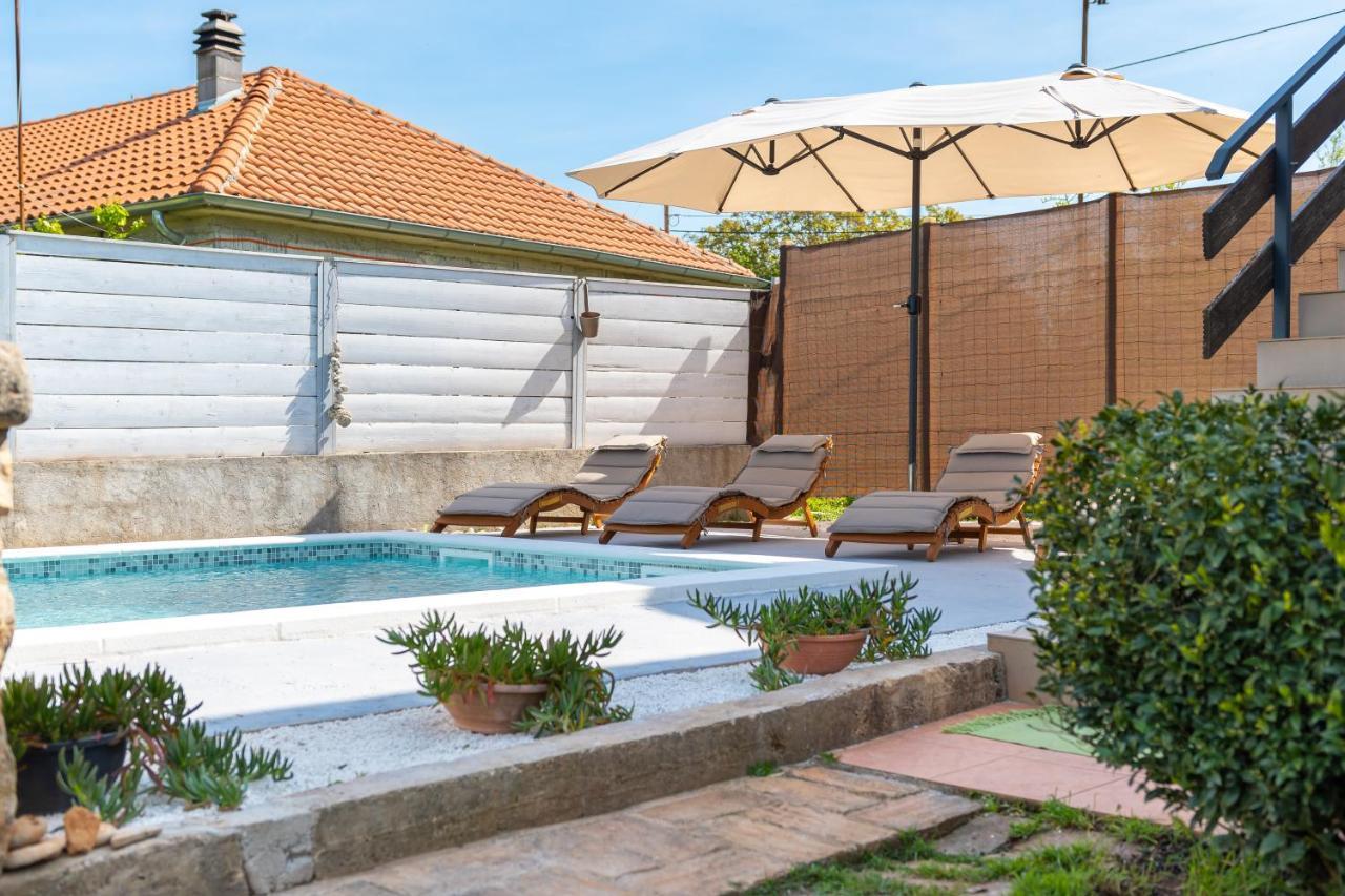 Apartment Adriana On Peaceful Location With Pool Pula Ngoại thất bức ảnh