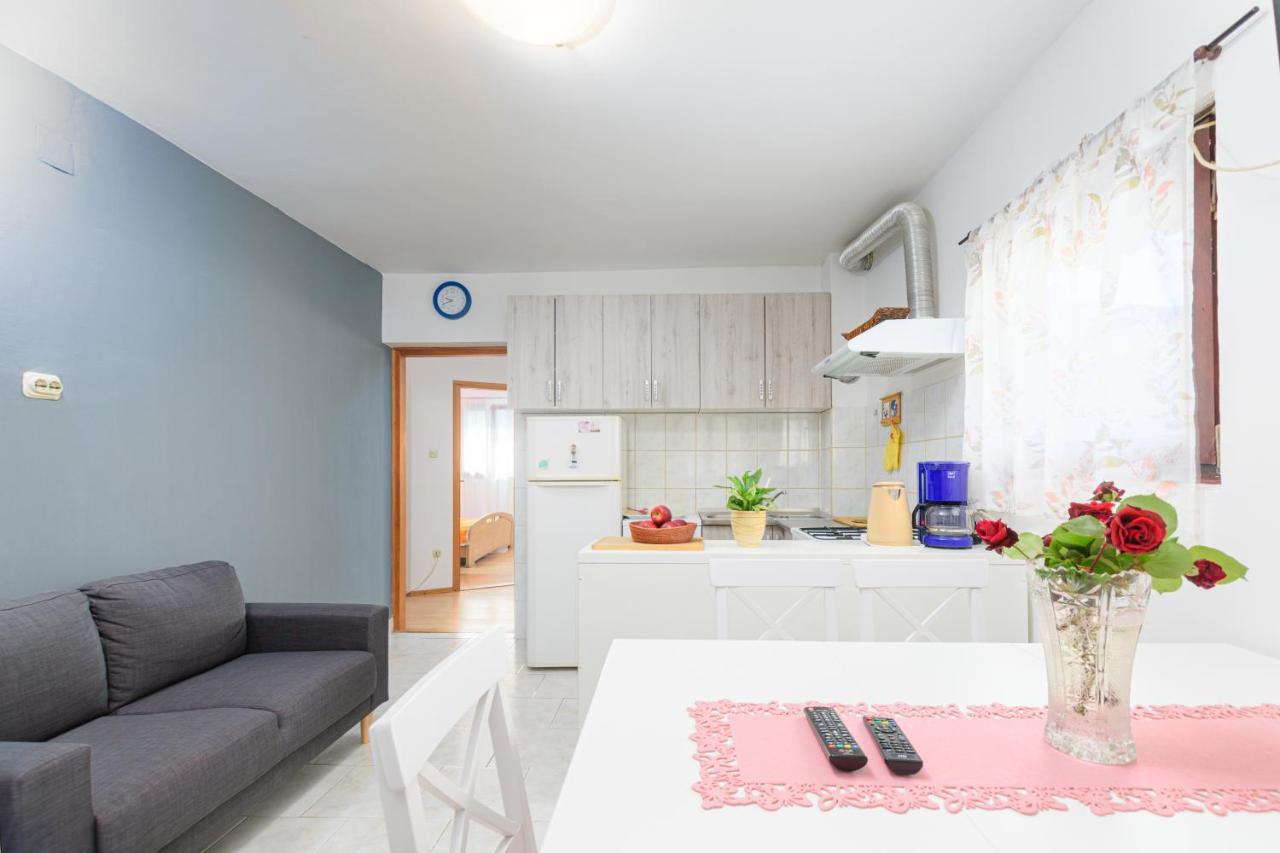 Apartment Adriana On Peaceful Location With Pool Pula Ngoại thất bức ảnh