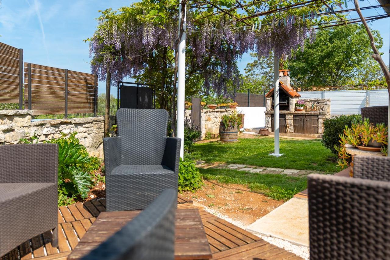 Apartment Adriana On Peaceful Location With Pool Pula Ngoại thất bức ảnh