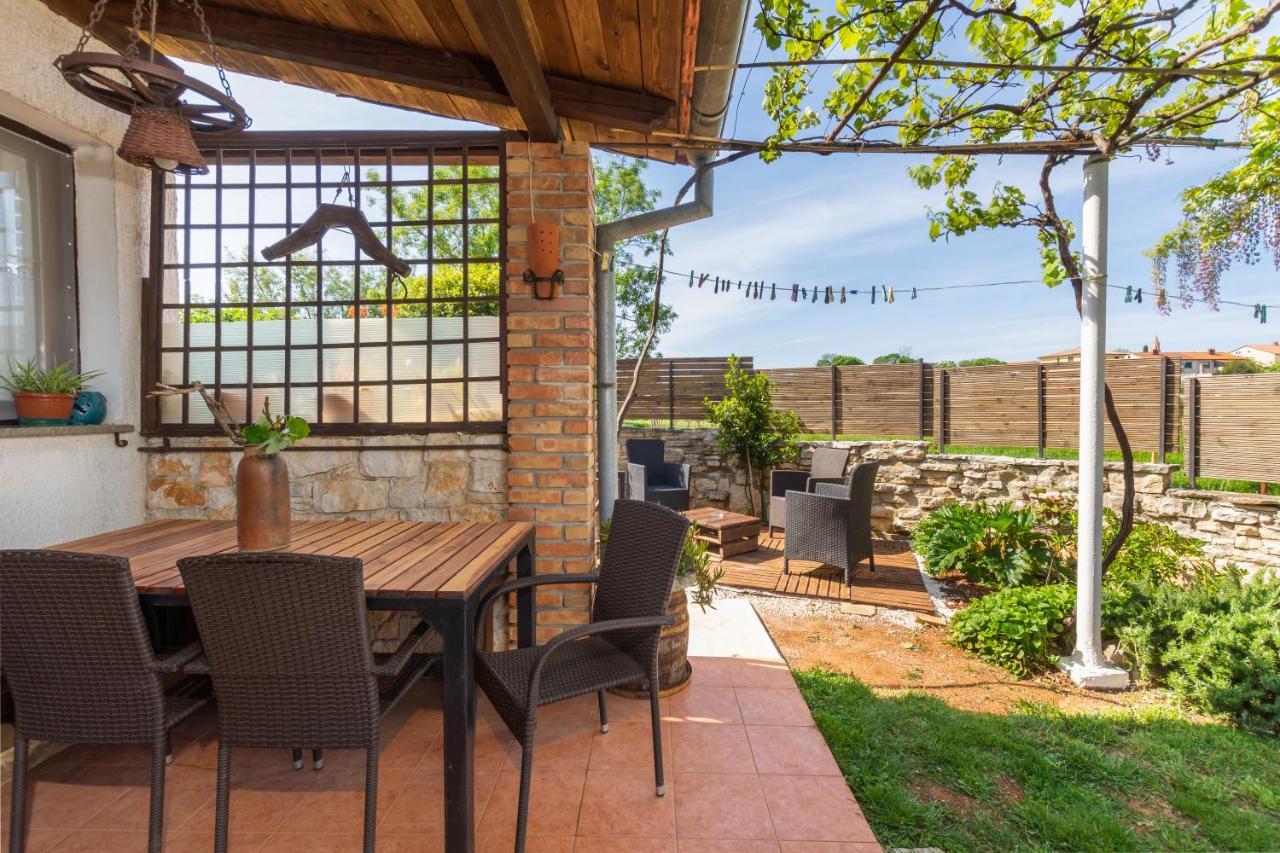 Apartment Adriana On Peaceful Location With Pool Pula Ngoại thất bức ảnh