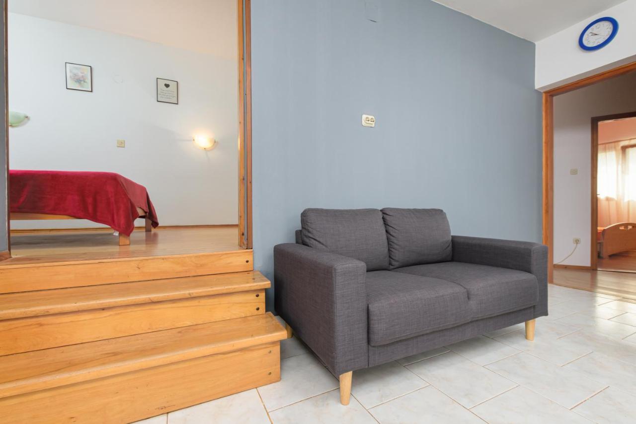 Apartment Adriana On Peaceful Location With Pool Pula Ngoại thất bức ảnh