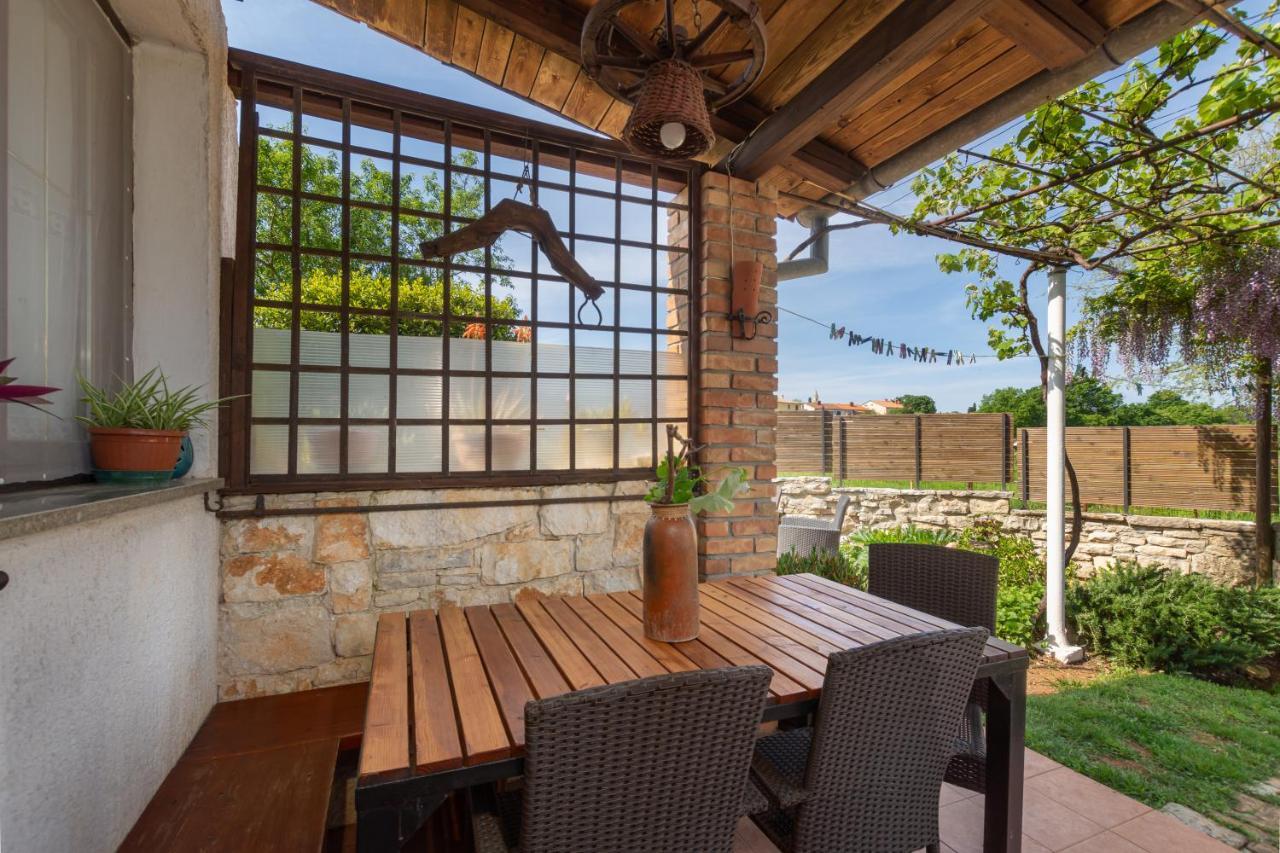 Apartment Adriana On Peaceful Location With Pool Pula Ngoại thất bức ảnh