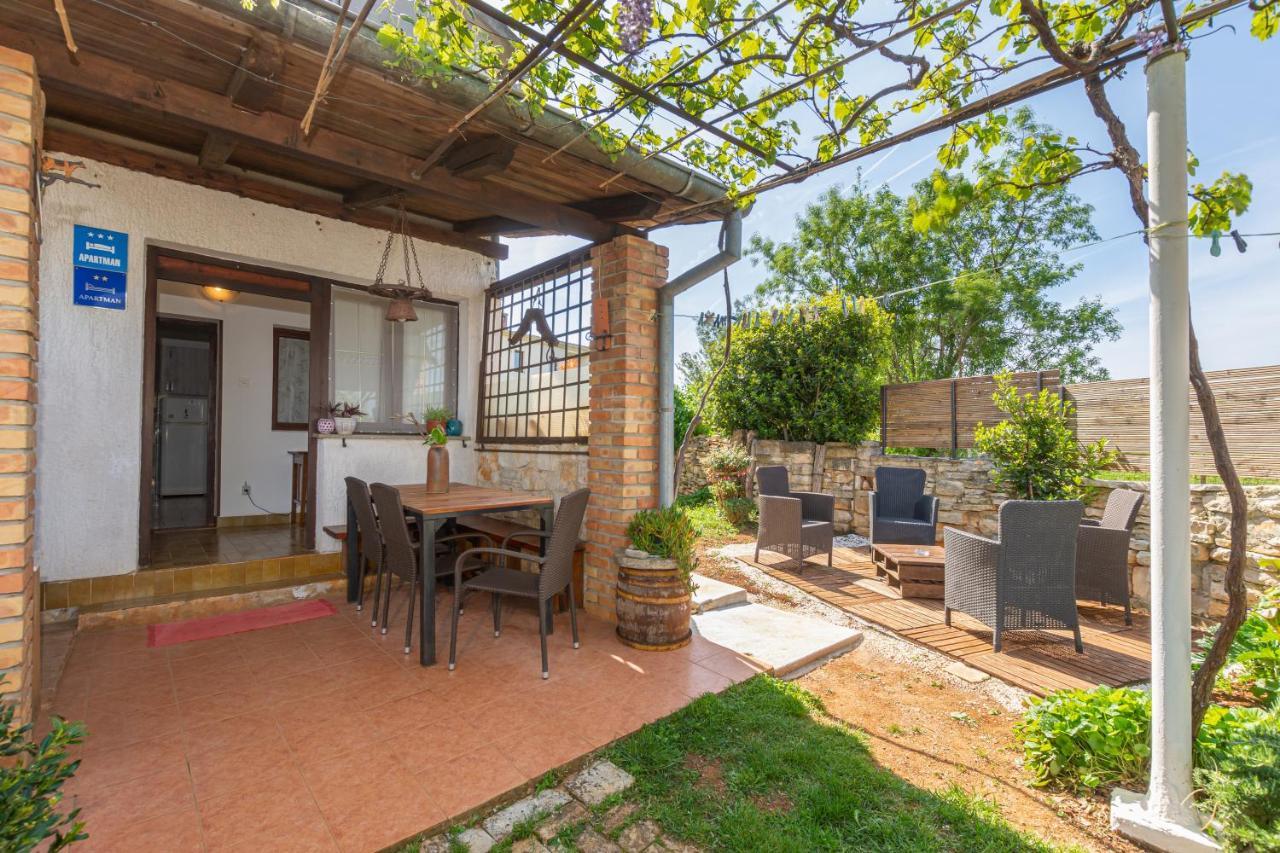 Apartment Adriana On Peaceful Location With Pool Pula Ngoại thất bức ảnh